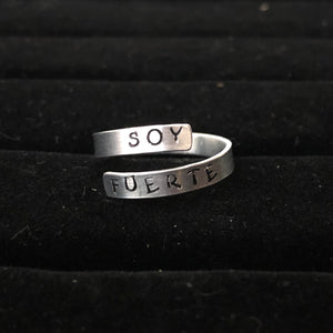 “Soy fuerte” wrap ring