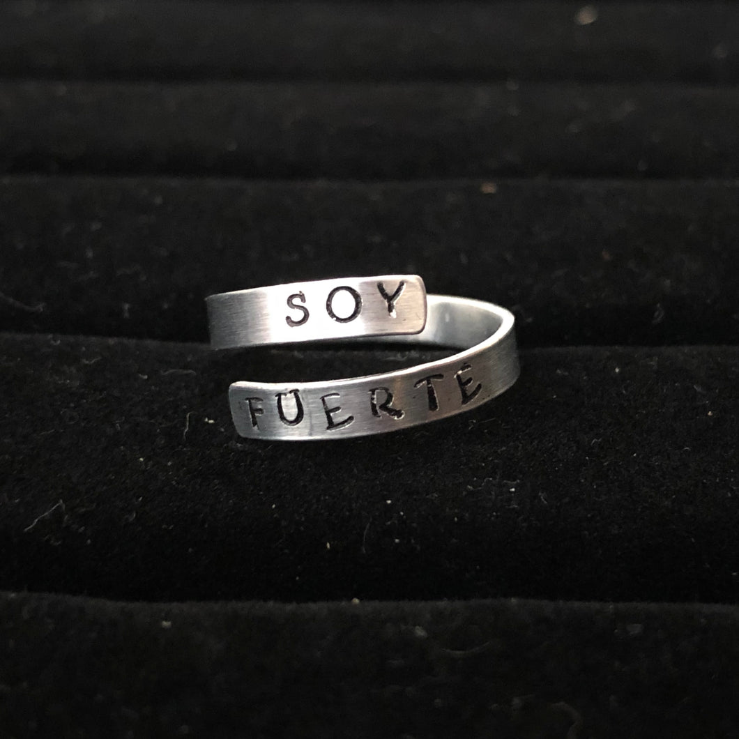 “Soy fuerte” wrap ring